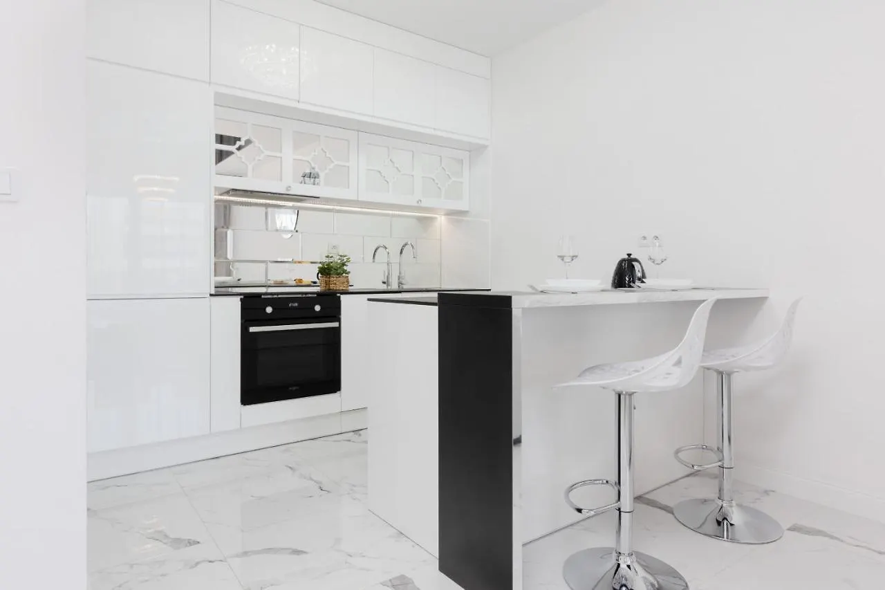 Elegant Apartments With Balcony & Parking Warsaw By Noclegi Renters 0*,