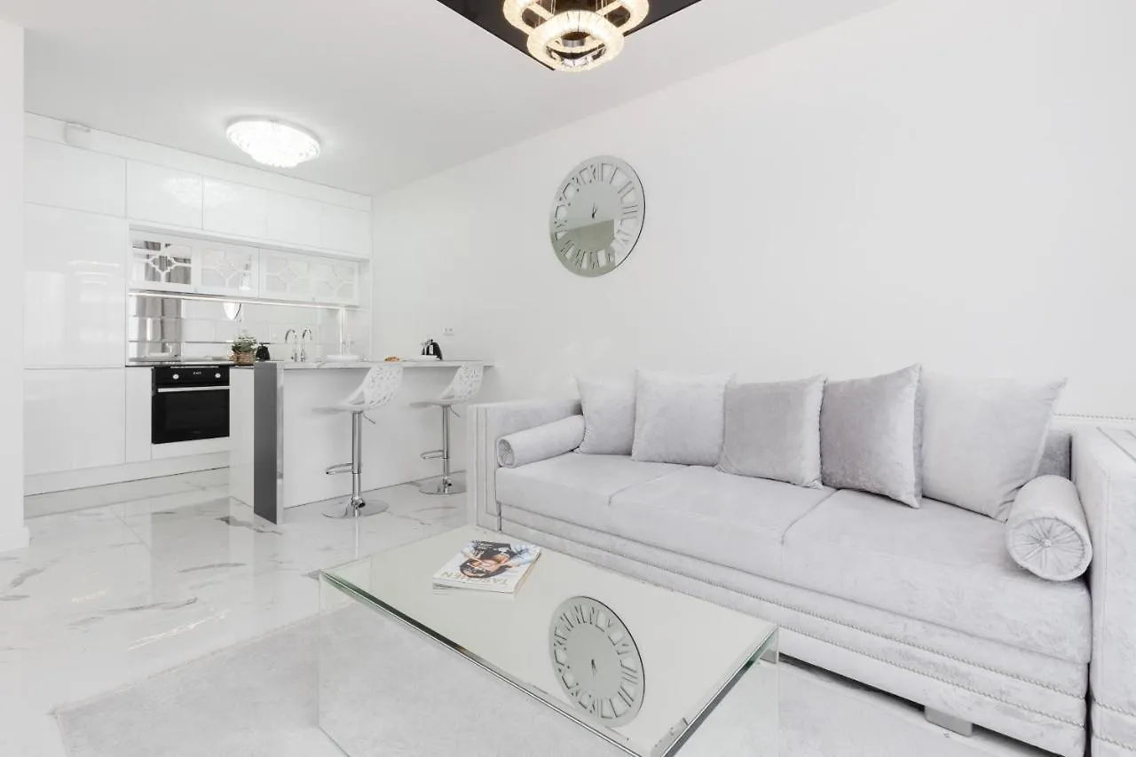 Elegant Apartments With Balcony & Parking Warsaw By Noclegi Renters